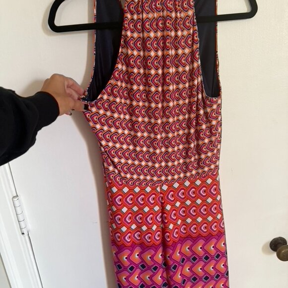 Geometric twist-front dress - Picture 2 of 3